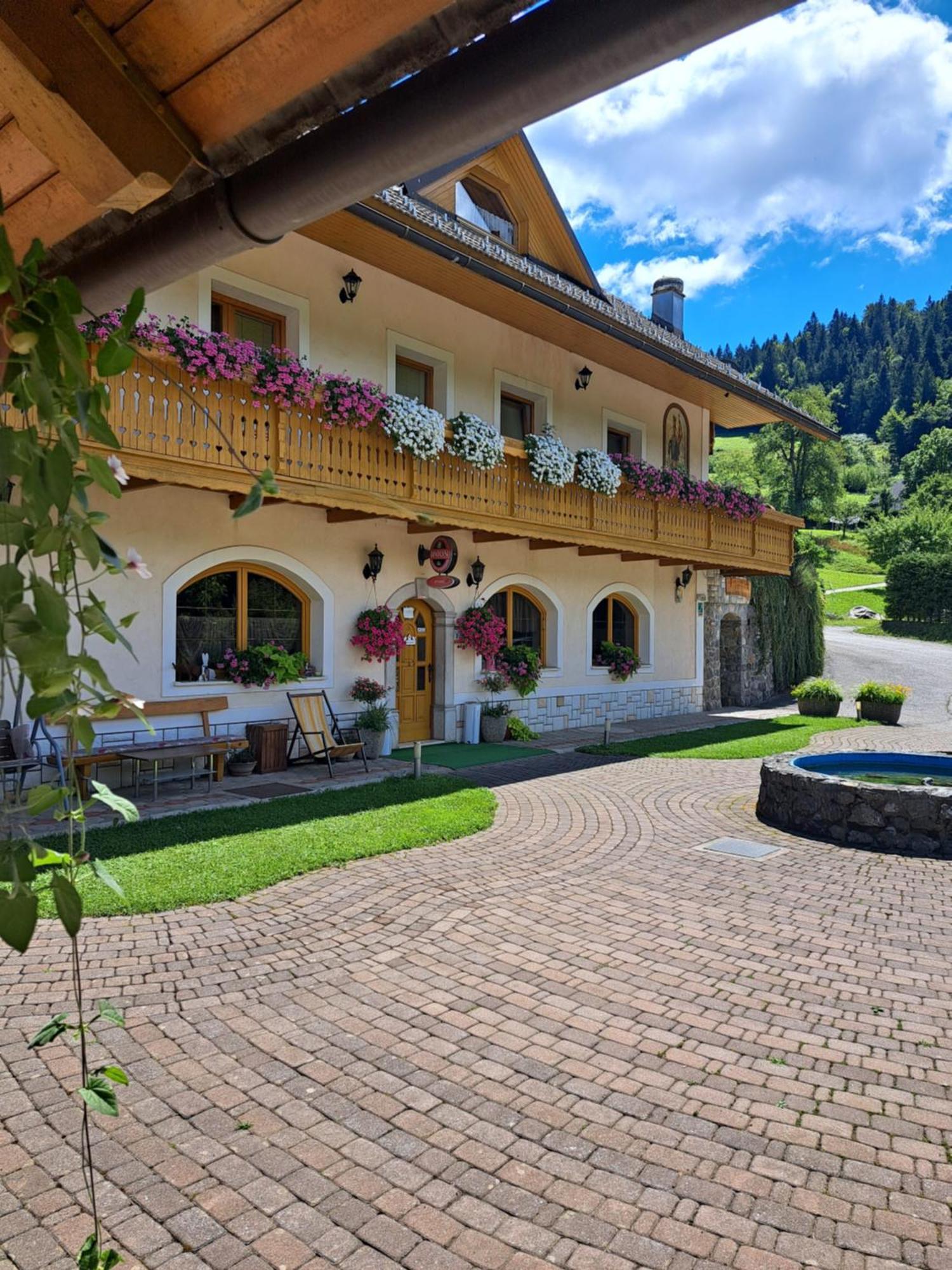 Guest House Kveder Skofja Loka Exterior photo